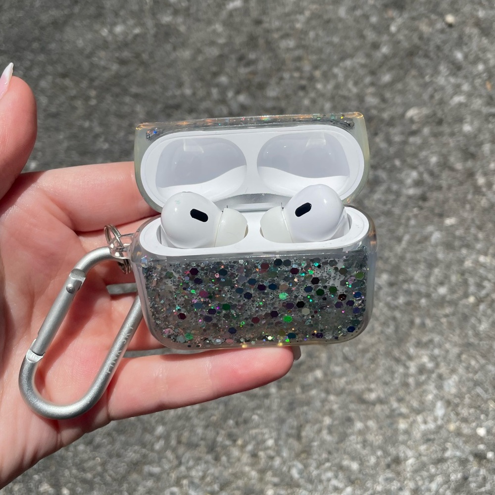 sparkly h&m airpod CASE w/ carabiner (airpod pros)